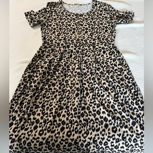 Feels like you are wearing a soft t-shirt! Has pockets!